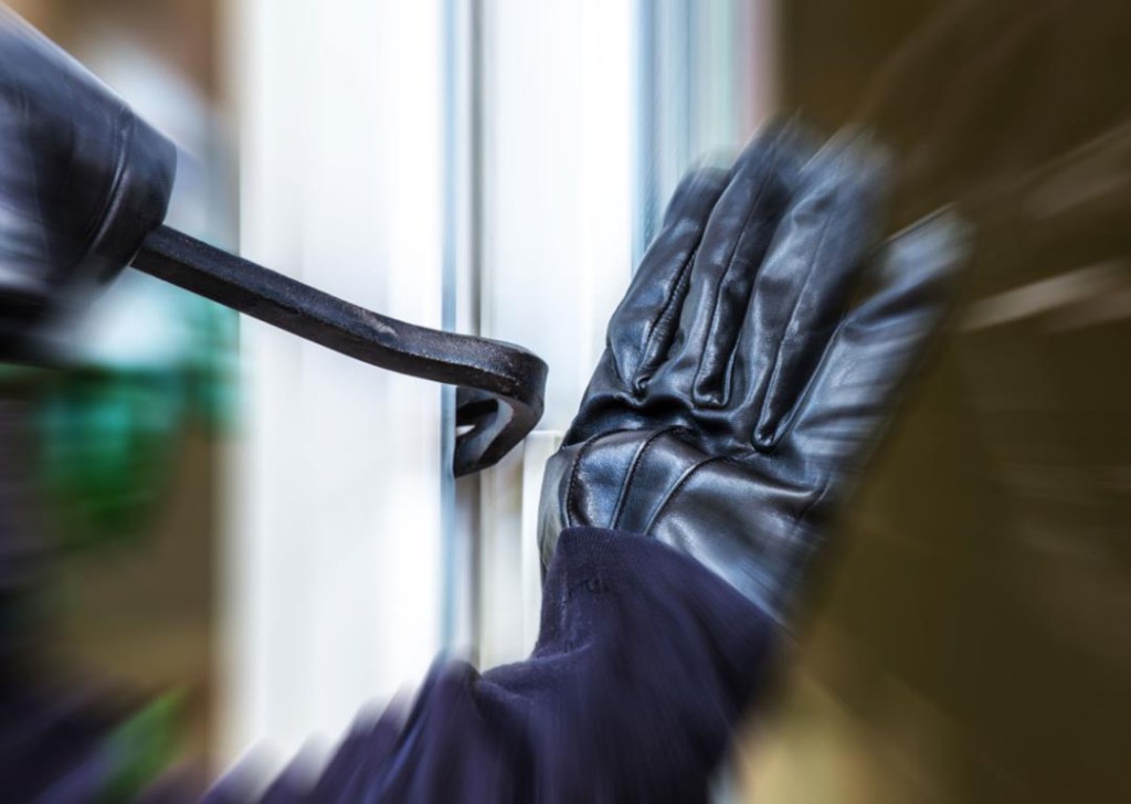 نقش مهم یراق آلات در خرید پنجره دوجداره ضد سرقت
